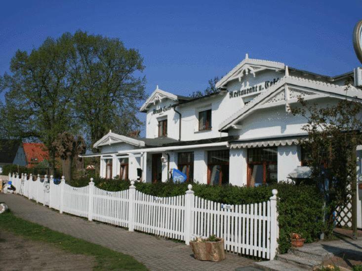 Strand-Hotel Лобе Екстериор снимка